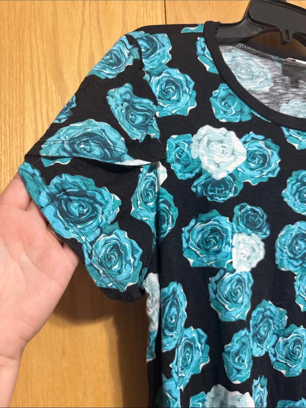 LuLaRoe Teal & White Rose Print Short Sleeve Olive Tee - Picture 4 of 5